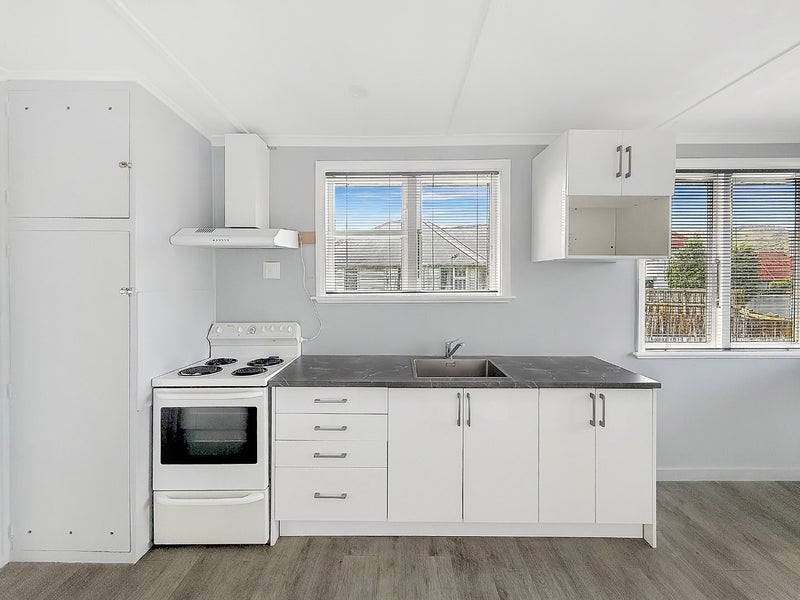 2/11 Mcbain Grove, Avalon, Lower Hutt - Carousel 2