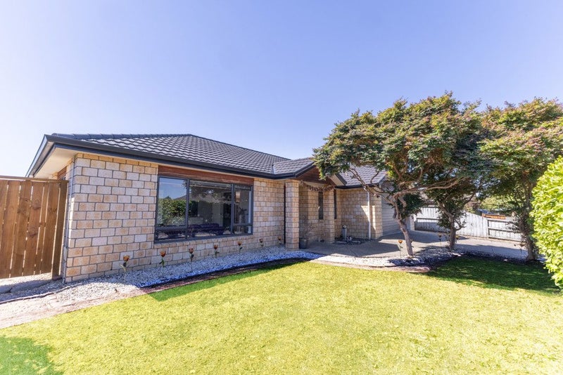 70 Farringdon Avenue, Rototuna North, Hamilton - Carousel 1