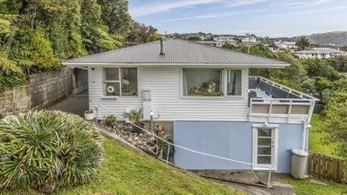 84 Beazley Avenue, Paparangi, Wellington - Carousel 1