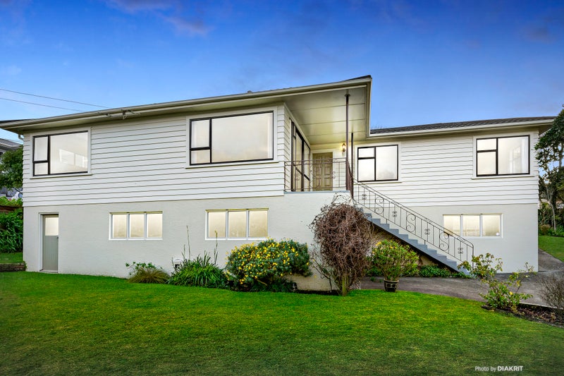 66 Redwood Avenue, Tawa, Wellington - Carousel 1