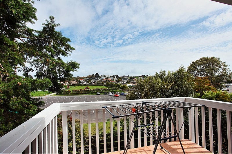 1/506 East Coast Road, Windsor Park, Auckland - Carousel 1