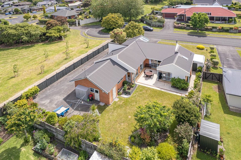 17 Norfolk Drive, Otamatea, Whanganui - Carousel 1