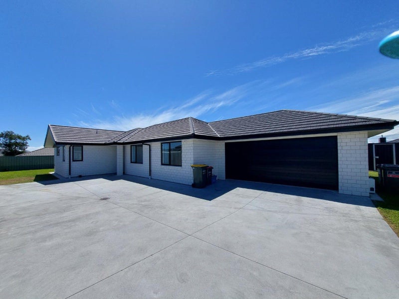 9C Desmond Place, Bell Block, New Plymouth - Carousel 1