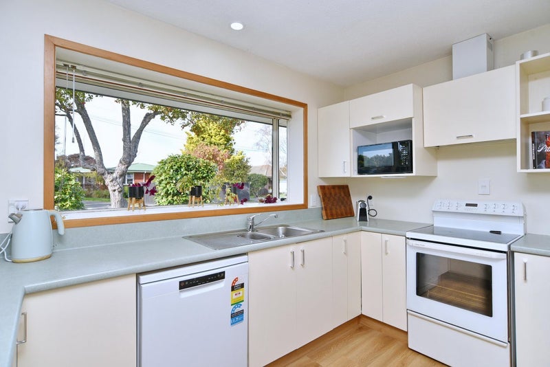 2/5 Rossiter Avenue, Redwood, Christchurch - Carousel 2