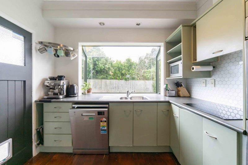 48 Braid Road, St Andrews, Hamilton - Carousel 1