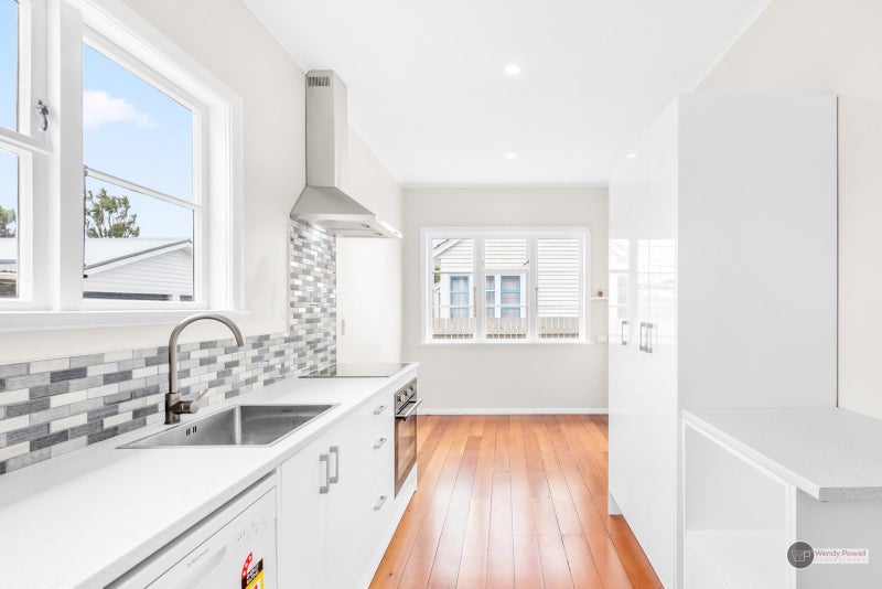 10 Rumgay Street, Fairfield, Lower Hutt - Carousel 2