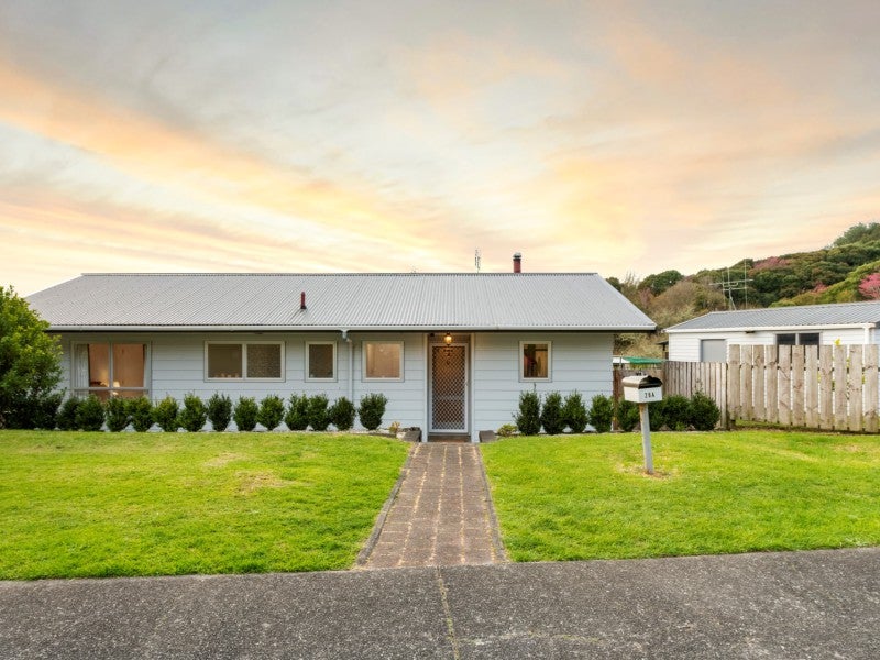 28 Dingadee Street, Welcome Bay, Tauranga - Carousel 1