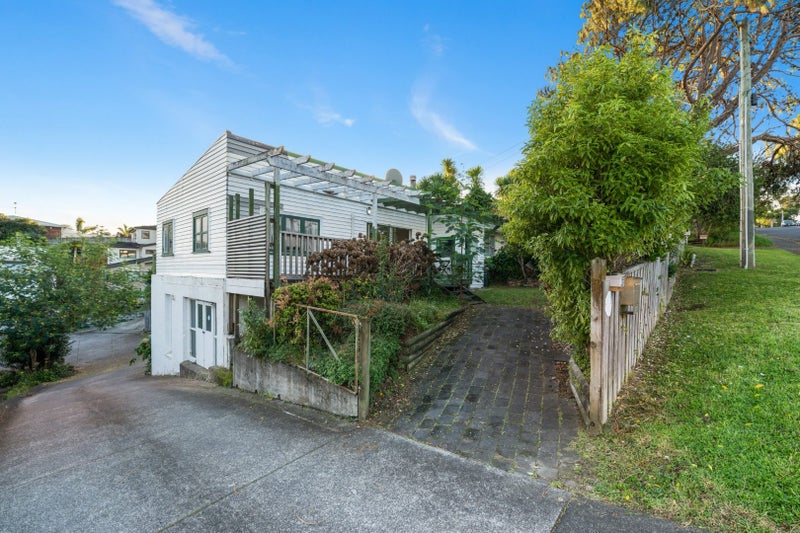 33 Whitney Street, New Windsor, Auckland - Carousel 1