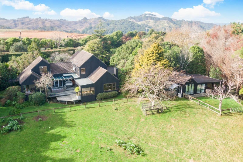 212 Ara-Kotinga, Manurewa - Carousel 2