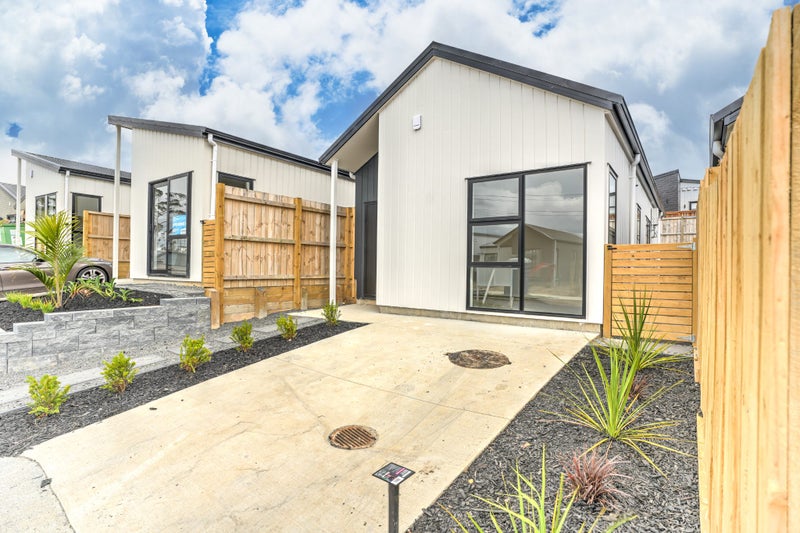 15 Horokaka Street, Massey, Auckland - Carousel 17