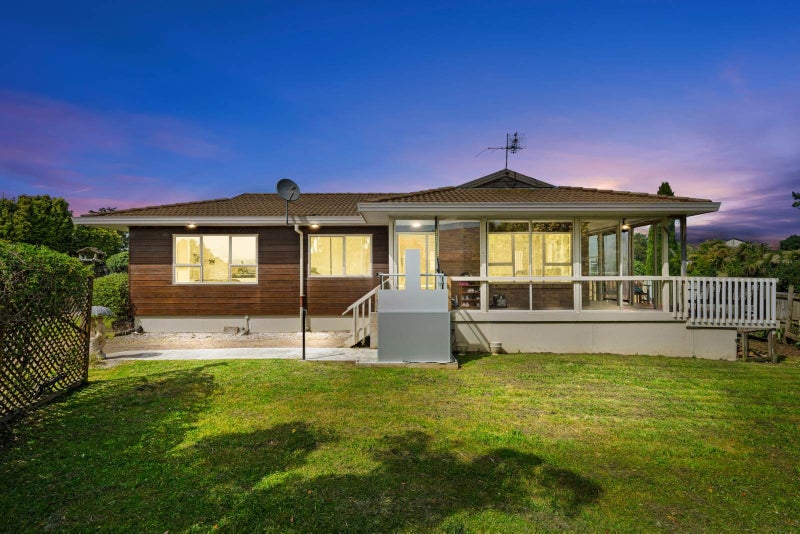 10 Nedlands Place, Burswood, Auckland - Carousel 1