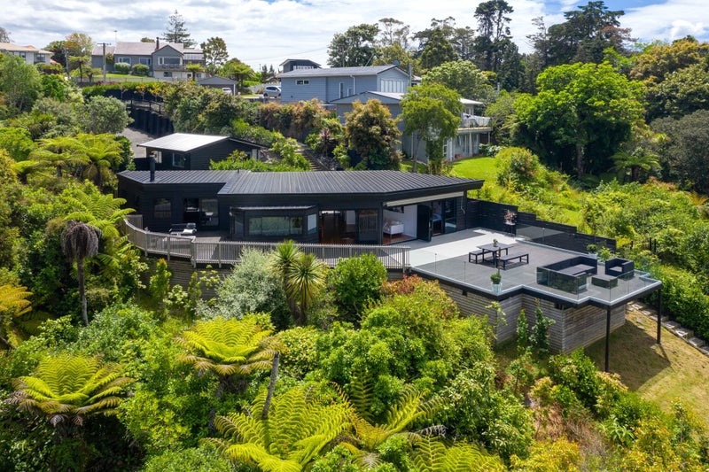 9 Fenton Terrace, Cockle Bay, Auckland - Carousel 1