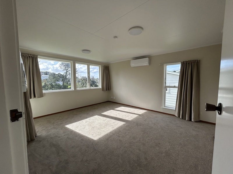 73 Taurus Crescent, Beach Haven, Auckland - Carousel 2