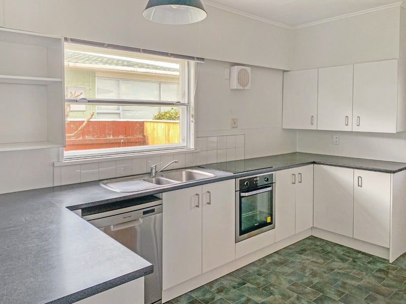 38 Guy Street, Dannevirke - Carousel 2