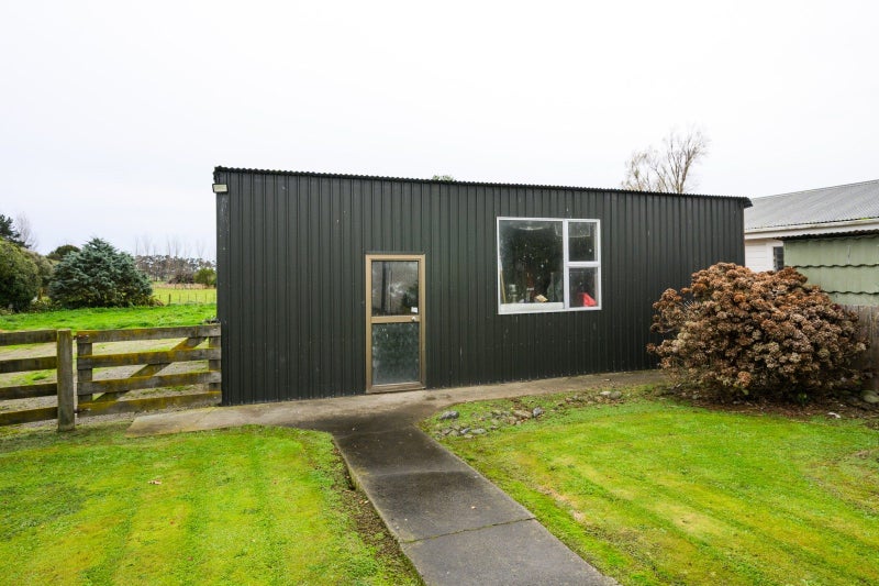 321 Newbury Line, Bunnythorpe, Palmerston North - Carousel 2