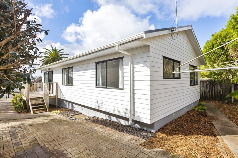 2 Beaufield Lane, Te Atatu Peninsula, Auckland - Carousel 2
