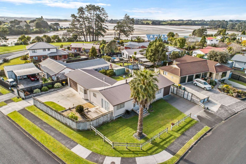 14 Harbour Crest Drive, Waiuku, Waiuku - Carousel 1