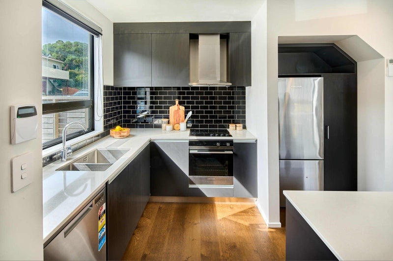 2B Mamari Street, Rongotai, Wellington - Carousel 2