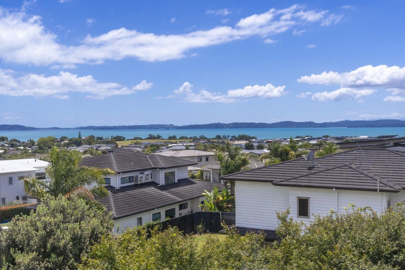 20 Thistle Close, Beachlands, Auckland - Carousel 2