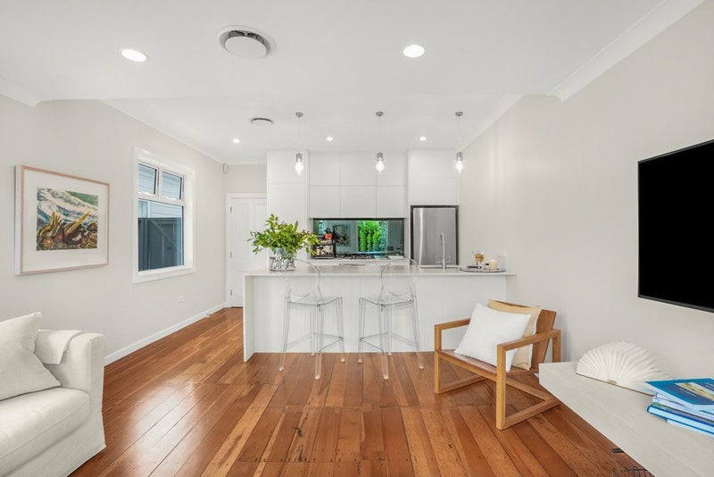 9 Beach Street, Petone, Lower Hutt - Carousel 1