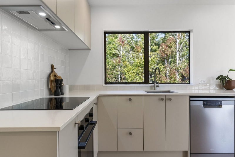 1 Tauhinu Road, Greenhithe, Auckland - Carousel 2