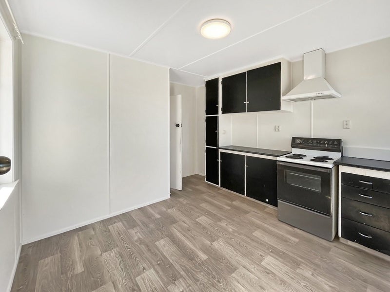 32 Roberts Line, Kelvin Grove, Palmerston North - Carousel 2