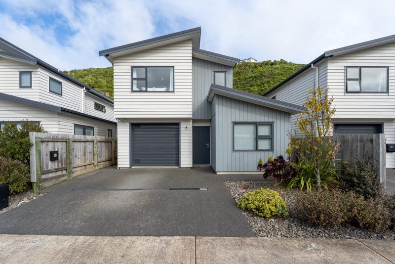 65 Melksham Drive, Churton Park, Wellington - Carousel 1