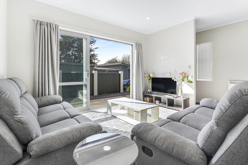 2/6 Tisdall Street, Hamilton Central, Hamilton - Carousel 1