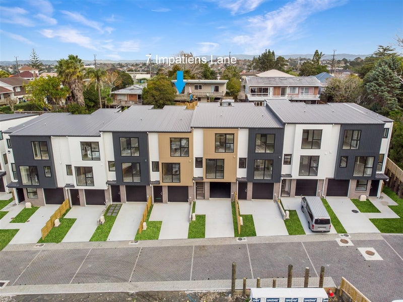 7 Impatiens Lane, Massey, Auckland - Carousel 2