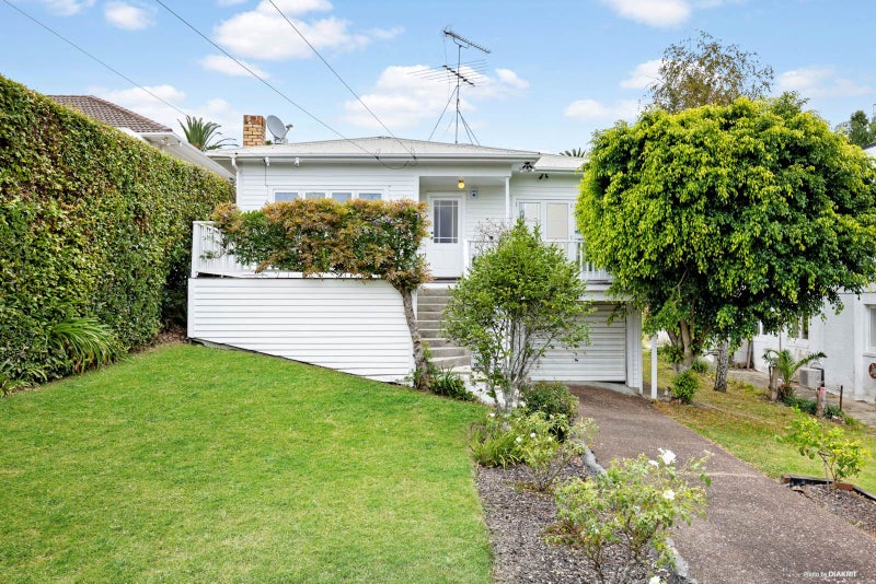 25 Codrington Crescent, Mission Bay, Auckland - Carousel 1