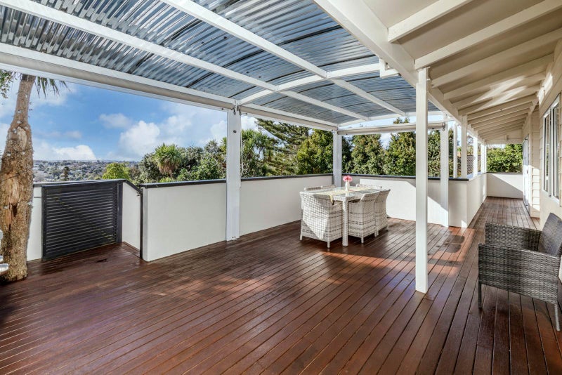 1/111 Carlisle Road, Torbay, Auckland - Carousel 1