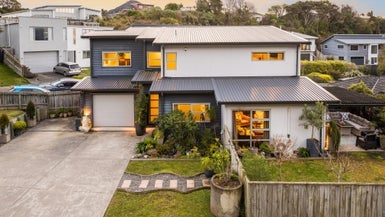 130 Navigation Drive, Whitby, Porirua - Carousel 1