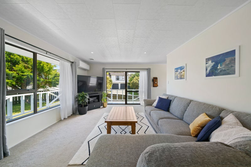 31 Sunhaven Drive, Newlands, Wellington - Carousel 2