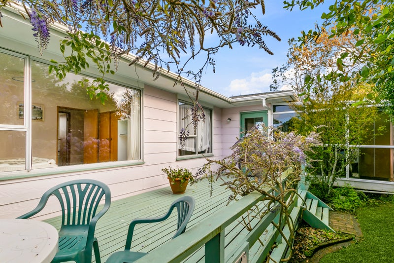 19 Cockayne Crescent, Sunnynook, Auckland - Carousel 2