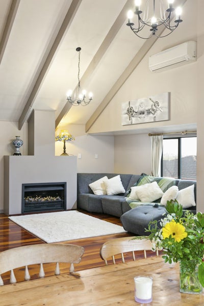 4 Diosma Place, Botany Downs, Auckland - Carousel 2