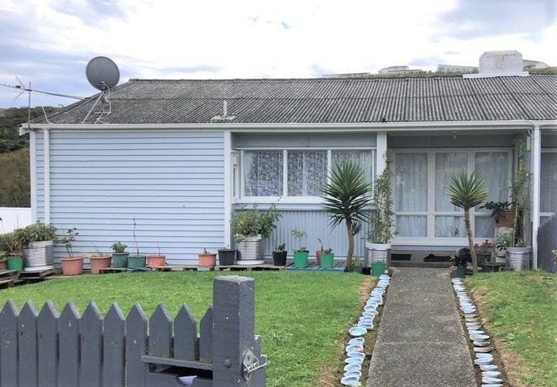 81 Champion Street, Cannons Creek, Porirua - Carousel 1