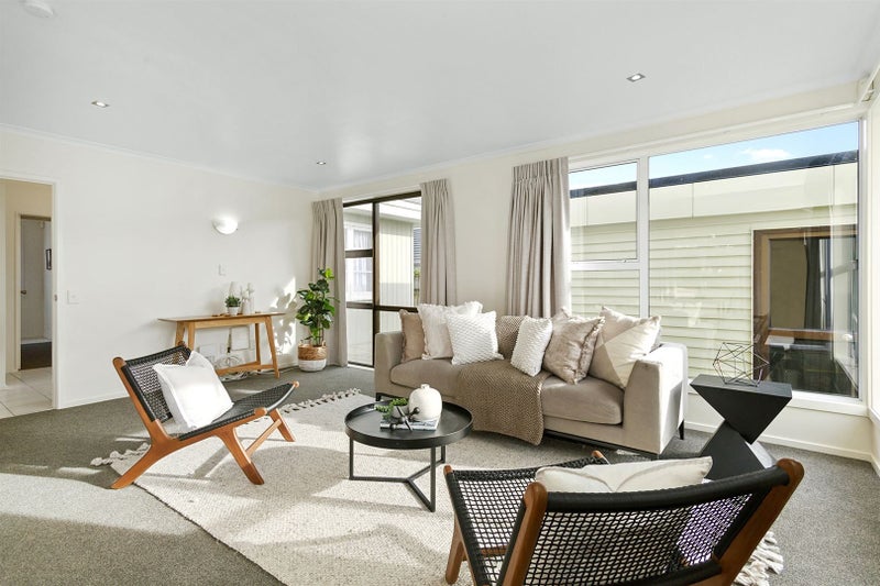 2 Melville Street, Tawa, Wellington - Carousel 1