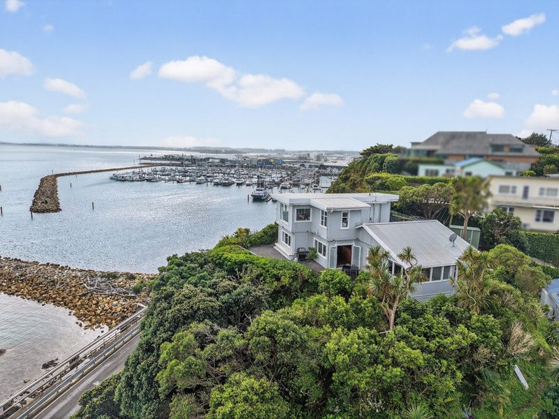 3 Church Lane, Point Howard, Lower Hutt - Carousel 2