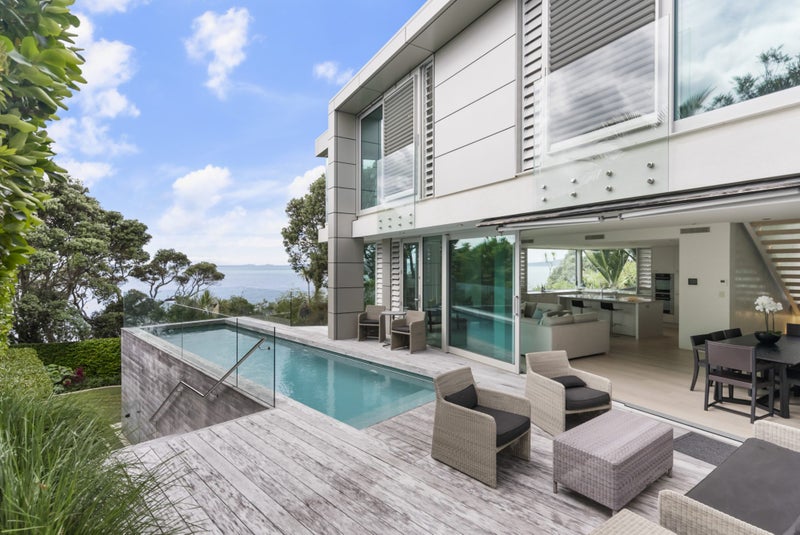 11 Bournemouth Terrace, Murrays Bay, Auckland - Carousel 1