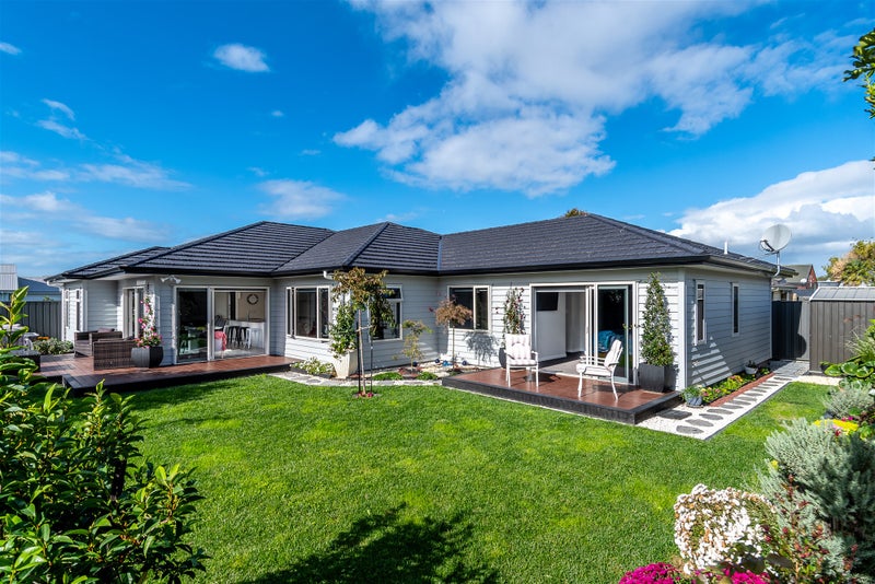 18 Drovers Way, Frimley, Hastings - Carousel 2