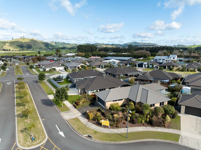 16 Tremough Boulevard, Papamoa Beach, Papamoa - Carousel 1