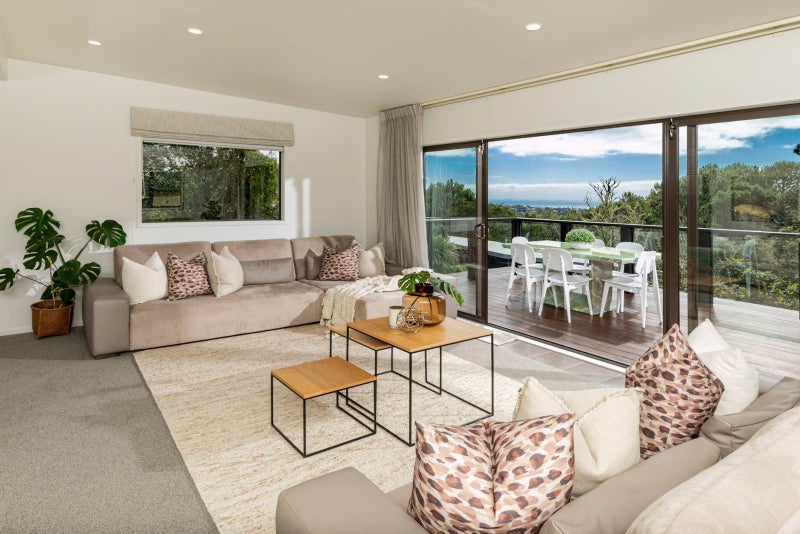 2/5 Dalmeny Close, Murrays Bay, Auckland - Carousel 1