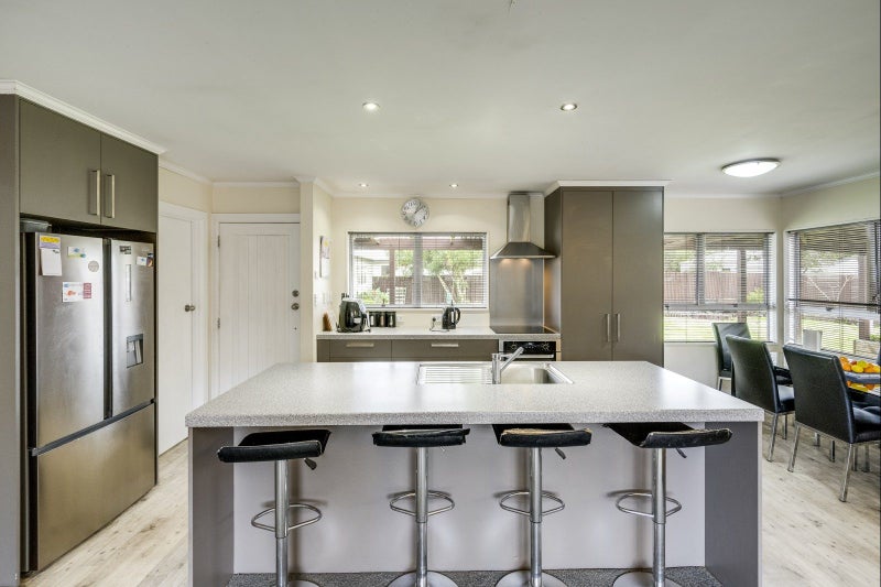 20 Cortes Crescent, Flaxmere, Hastings - Carousel 2