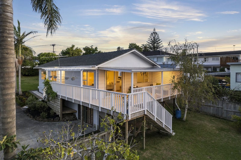20 Ranch Avenue, Beach Haven, Auckland - Carousel 1