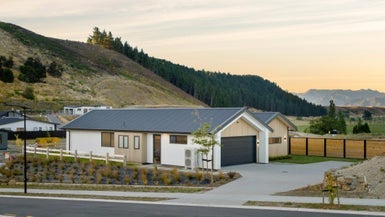 11 Lake Mckay Drive, Luggate, Wānaka - Carousel 1