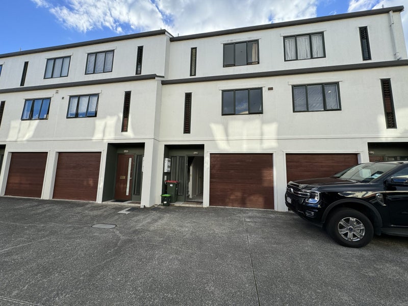 26/12 Ambrico Place, New Lynn, Auckland - Carousel 1