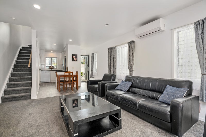 2/4 John Jennings Drive, Oteha, Auckland - Carousel 1