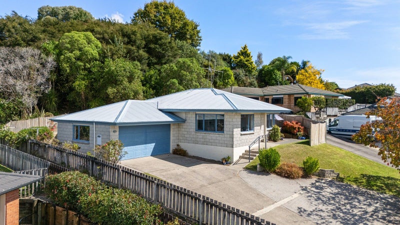 16 Karamu Terrace, Pyes Pa, Tauranga - Carousel 1