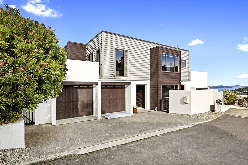 47 Arahiwi Grove, Tirohanga, Lower Hutt - Carousel 1