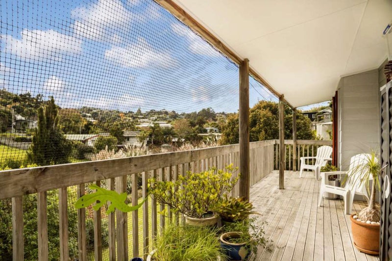 11 Ocean Road, Surfdale, Waiheke Island - Carousel 10